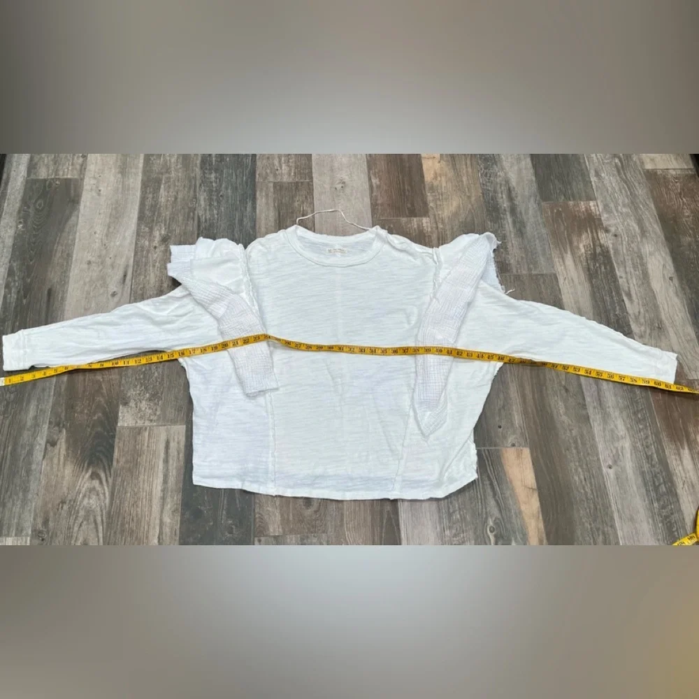Free People We The Free White Long Sleeve Pullover Raw Seams Waffle Ruffle Med. - Picture 4 of 8